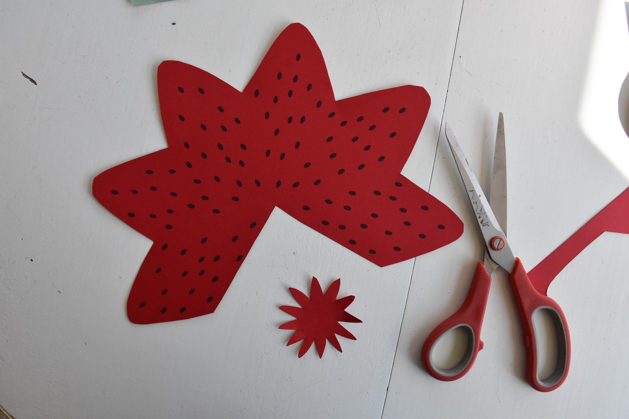 DIY paper strawberry box tutorial